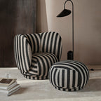 Fauteuil de salon contemporain en tissu bouclé avec cadre enveloppant curviligne pour le salon