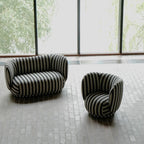 Fauteuil de salon contemporain en tissu bouclé avec cadre enveloppant curviligne pour le salon