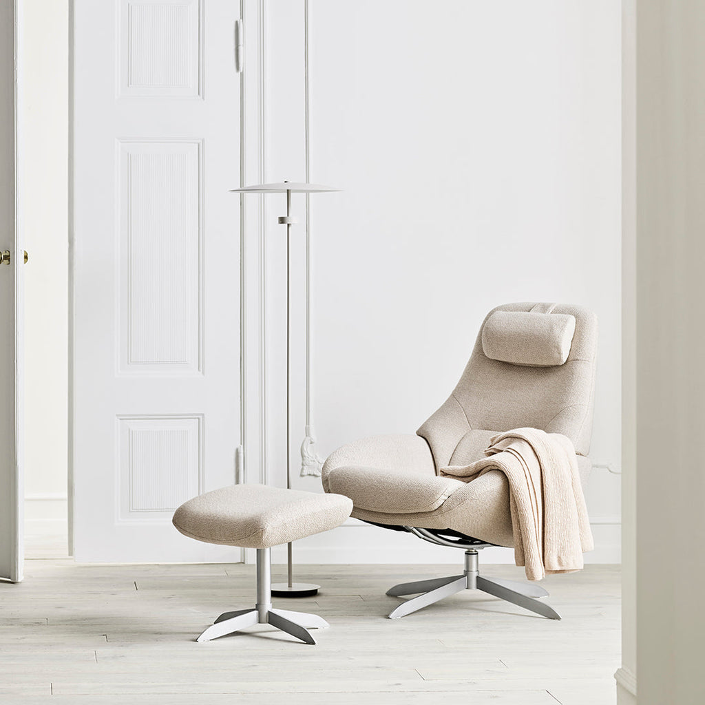 Fauteuil de salon pivotant contemporain en tissu ou en cuir, avec forme incurvée ergonomique pour le salon