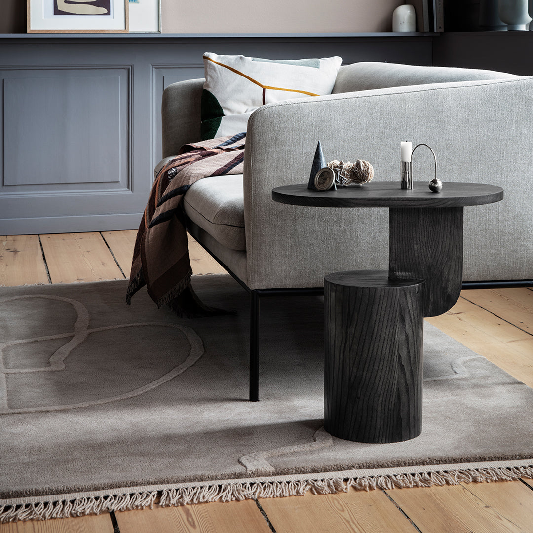 Table d'appoint contemporaine en frêne massif avec plateau ovale flottant et base cylindrique géométrique pour salon