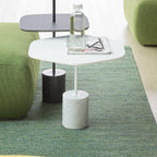 Table d'appoint contemporaine avec base en marbre ou béton et plateau en stratifié pour salon ou bureau