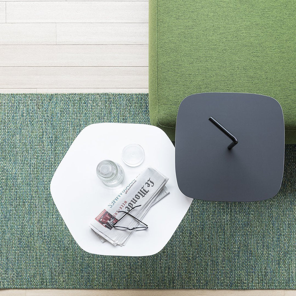 Table d'appoint contemporaine avec base en marbre ou béton et plateau en stratifié pour salon ou bureau