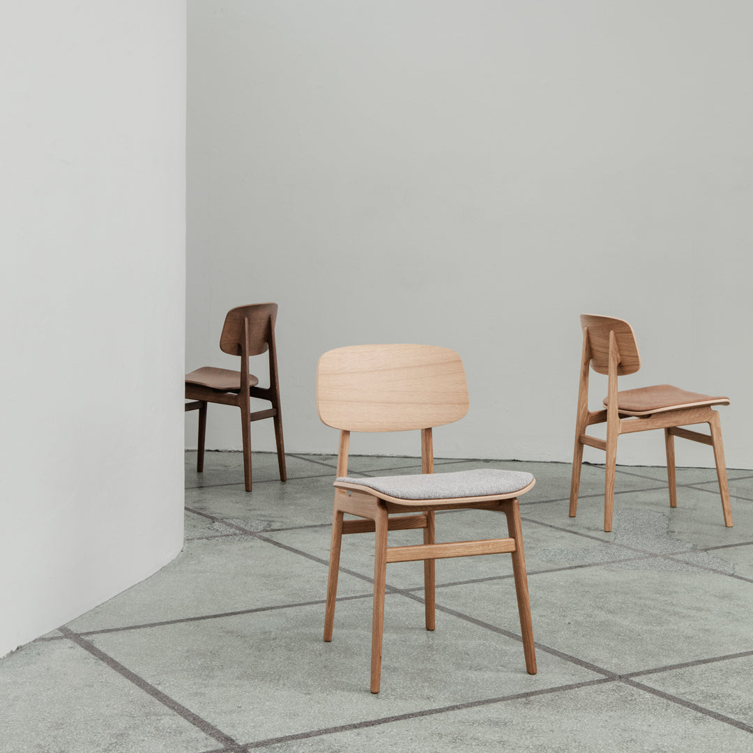 Chaise de salle à manger scandinave en chêne massif et placage stratifié, avec assise rembourrée