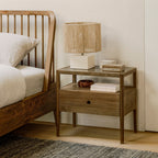 Table de chevet classique en bois massif avec barreaux inspirés des broches et tiroir unique pour chambre à coucher
