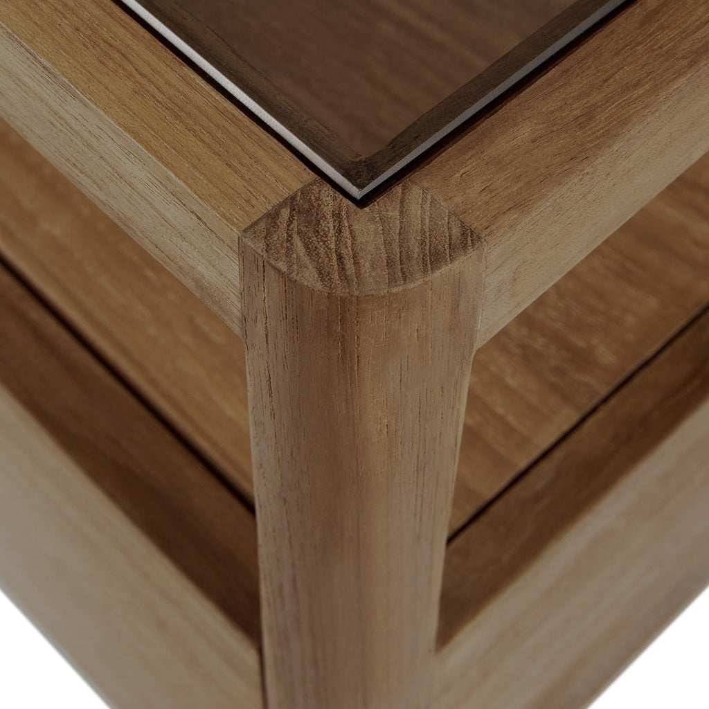 Table de chevet classique en bois massif avec barreaux inspirés des broches et tiroir unique pour chambre à coucher