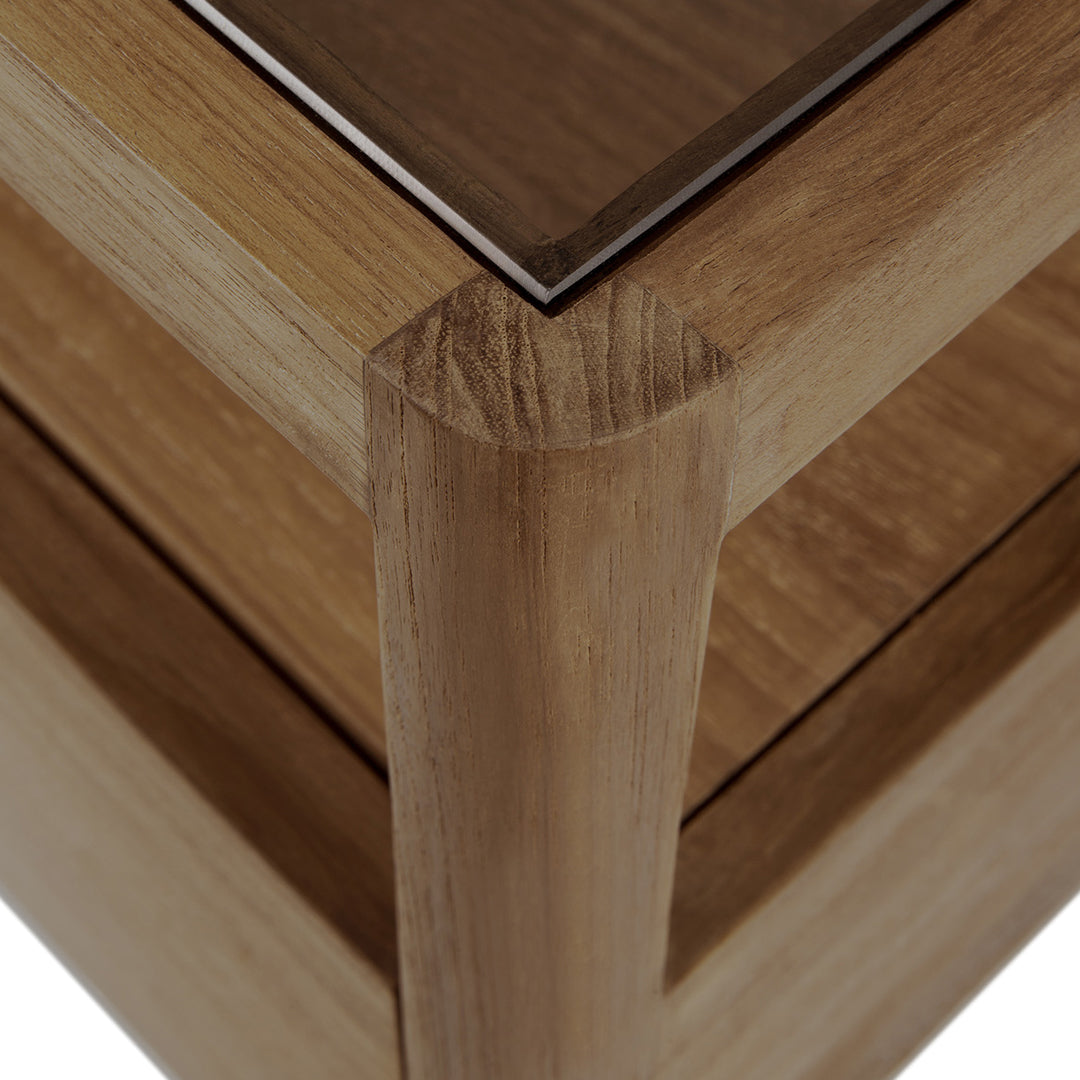Table de chevet classique en bois massif avec barreaux inspirés des broches et tiroir unique pour chambre à coucher