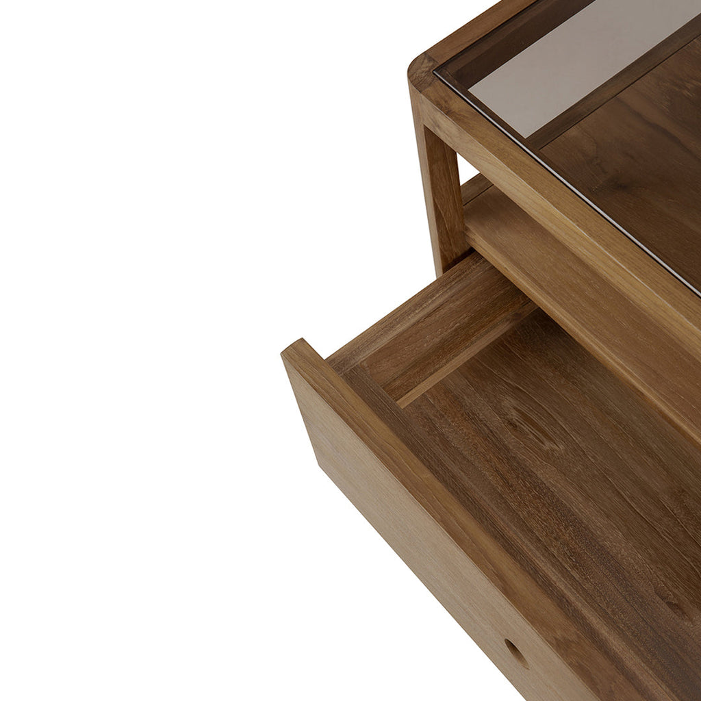 Table de chevet classique en bois massif avec barreaux inspirés des broches et tiroir unique pour chambre à coucher