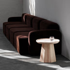 Table basse scandinave en pin avec piètement sculptural octogonal pour salon