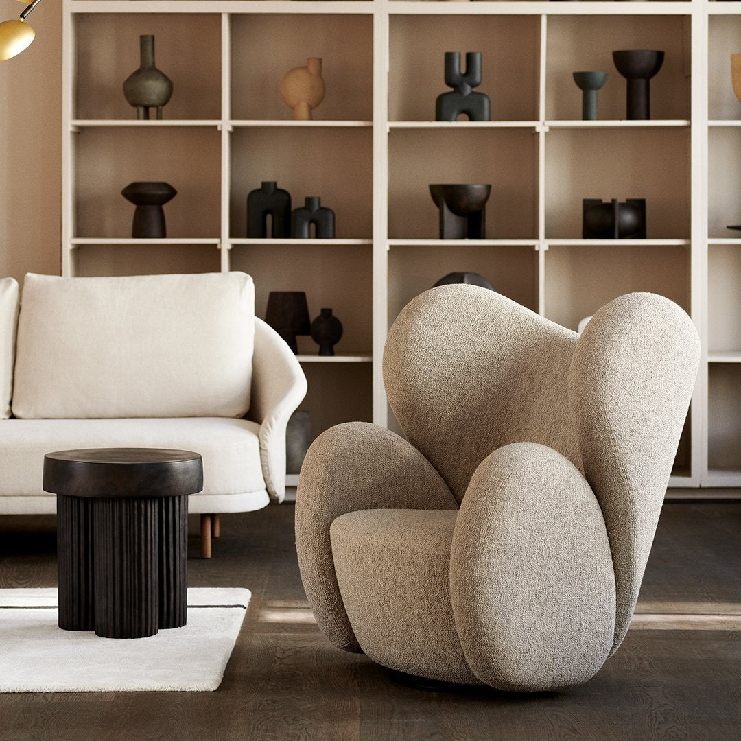 Fauteuil de salon pivotant entièrement rembourré Art Déco avec structure bloc volumineuse pour salon