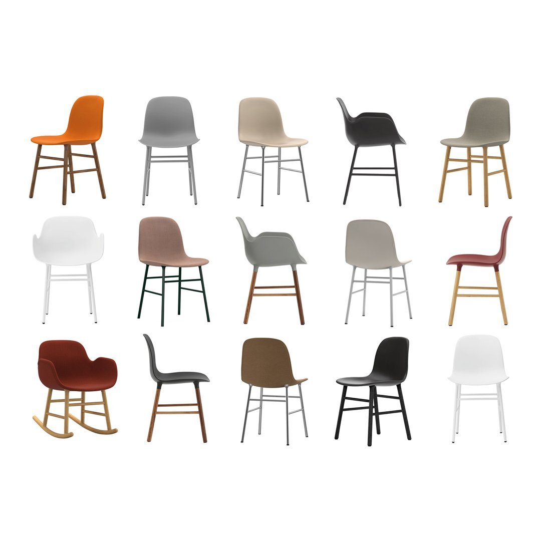 Chaise de salle à manger contemporaine en plastique moulé et chêne avec système d'assemblage intégré.