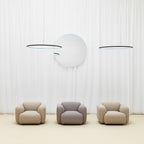Fauteuil de salon rembourré minimaliste avec silhouette aux courbes douces pour le salon