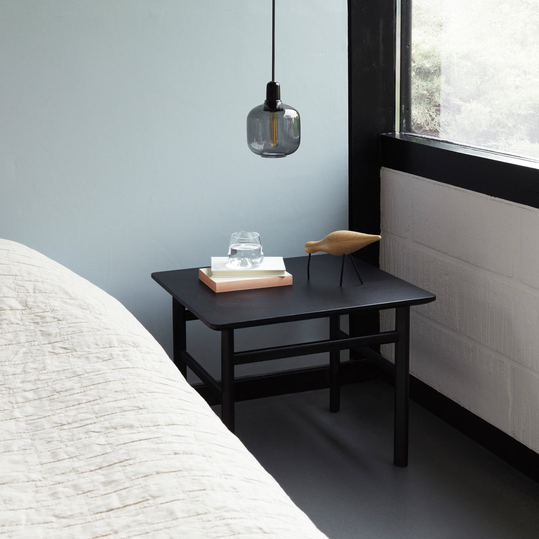 Table Basse Danoise Shaker en Chêne Massif avec Bords Biseautés et Pieds Ovales pour Salon