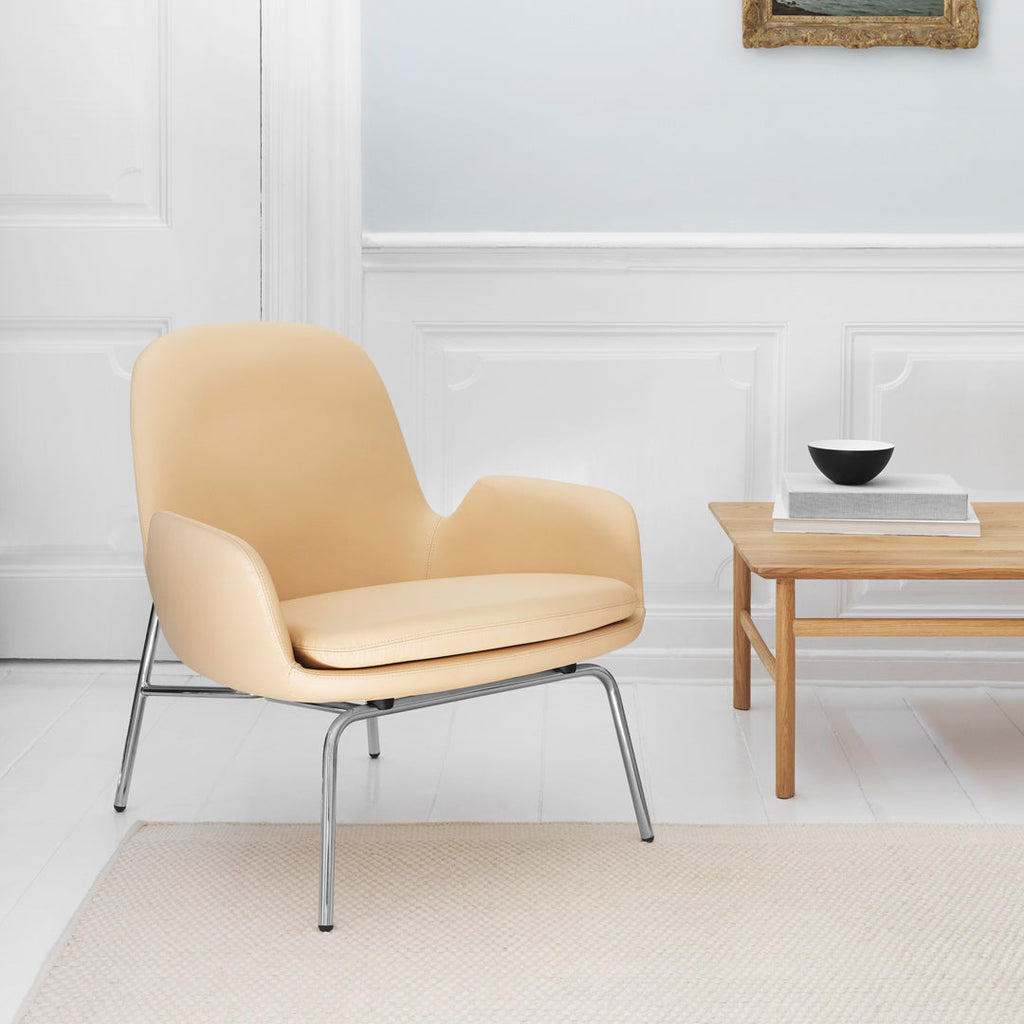 Table Basse Danoise Shaker en Chêne Massif avec Bords Biseautés et Pieds Ovales pour Salon