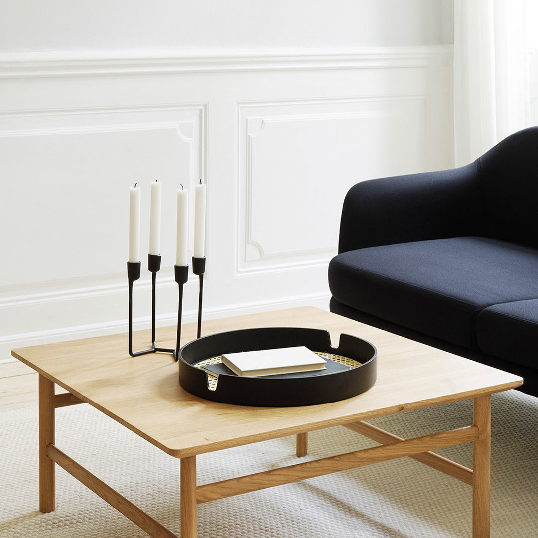 Table Basse Danoise Shaker en Chêne Massif avec Bords Biseautés et Pieds Ovales pour Salon