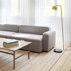 Table Basse Danoise Shaker en Chêne Massif avec Bords Biseautés et Pieds Ovales pour Salon
