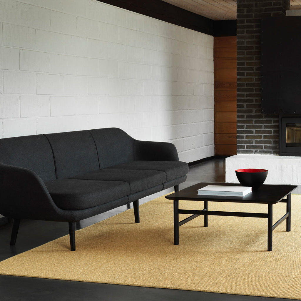 Table Basse Danoise Shaker en Chêne Massif avec Bords Biseautés et Pieds Ovales pour Salon
