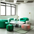Fauteuil de salon rembourré minimaliste avec silhouette aux courbes douces pour le salon