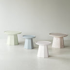 Table basse scandinave en pin avec piètement sculptural octogonal pour salon