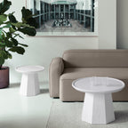 Table basse scandinave en pin avec piètement sculptural octogonal pour salon