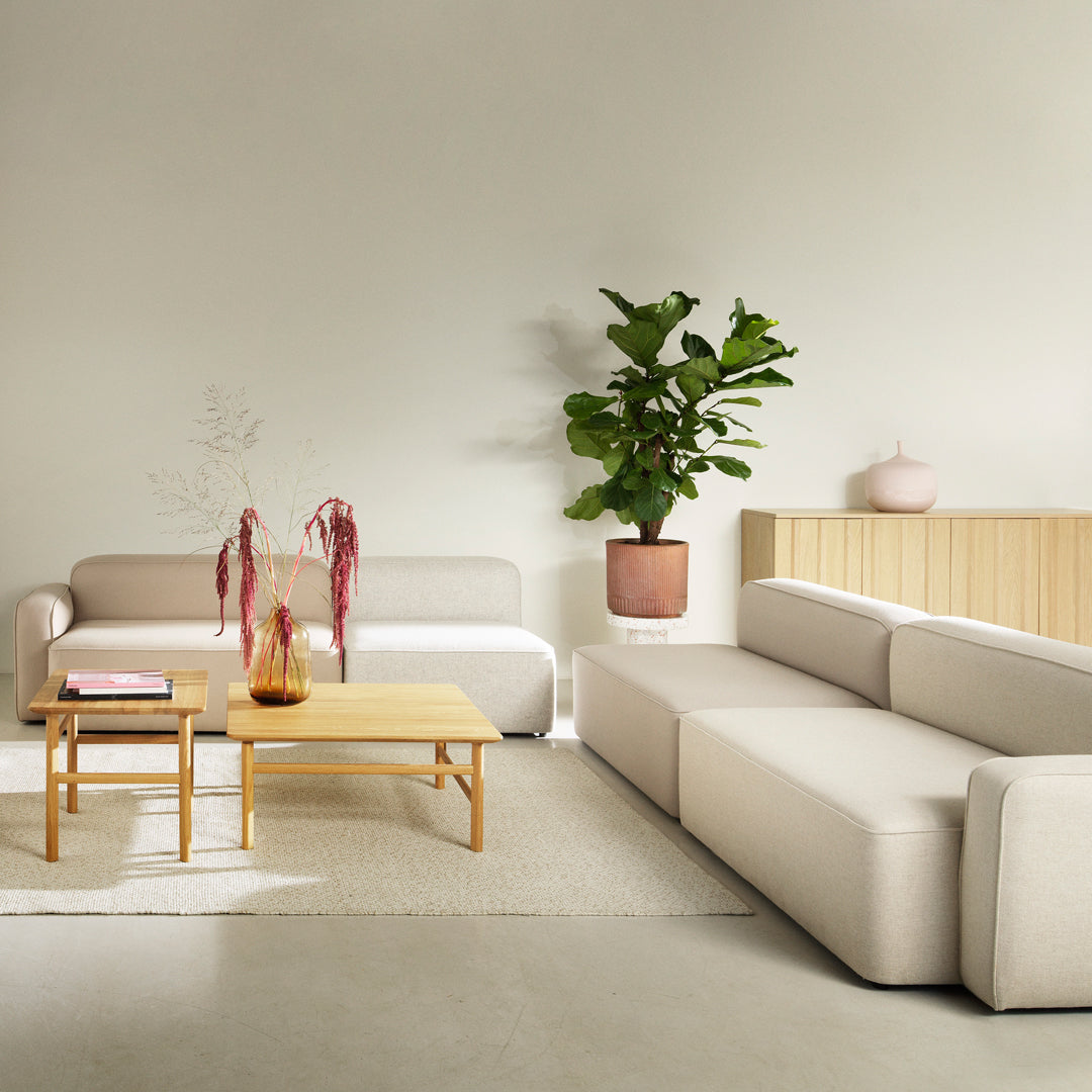 Table Basse Danoise Shaker en Chêne Massif avec Bords Biseautés et Pieds Ovales pour Salon