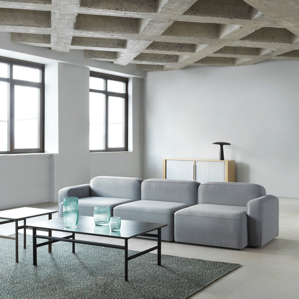 Table Basse Danoise Shaker en Chêne Massif avec Bords Biseautés et Pieds Ovales pour Salon
