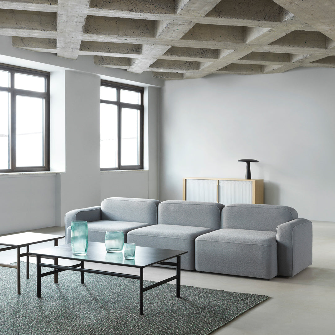 Table Basse Danoise Shaker en Chêne Massif avec Bords Biseautés et Pieds Ovales pour Salon