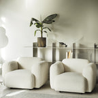 Fauteuil de salon rembourré minimaliste avec silhouette aux courbes douces pour le salon