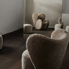Fauteuil de salon pivotant entièrement rembourré Art Déco avec structure bloc volumineuse pour salon