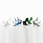 Chaise latérale en plastique emblématique avec design monobloc en porte-à-faux pour salle à manger ou extérieur