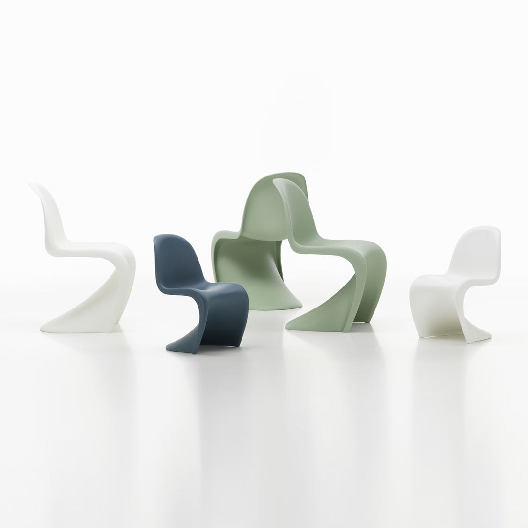 Chaise latérale en plastique emblématique avec design monobloc en porte-à-faux pour salle à manger ou extérieur