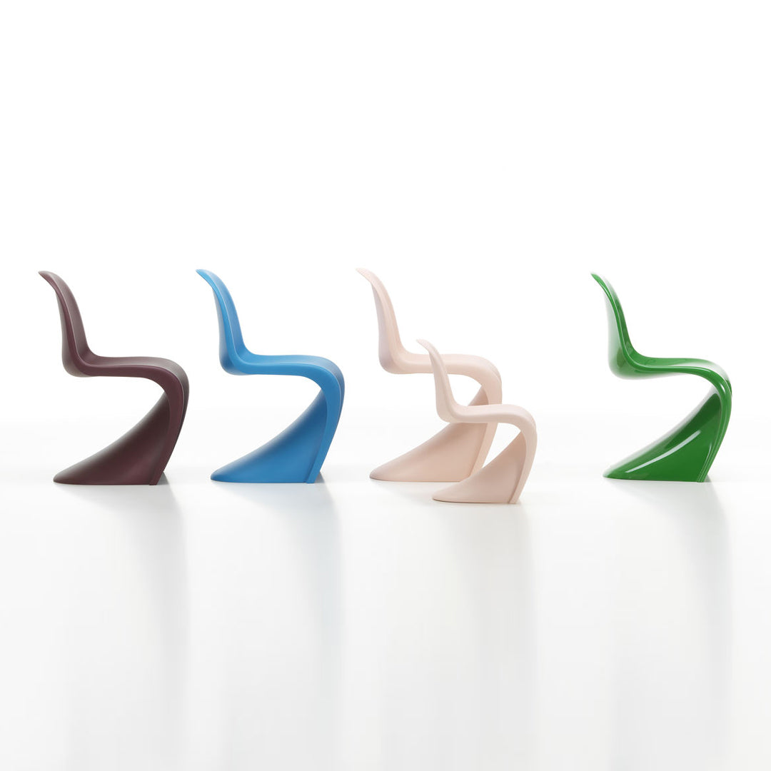 Chaise latérale en plastique emblématique avec design monobloc en porte-à-faux pour salle à manger ou extérieur