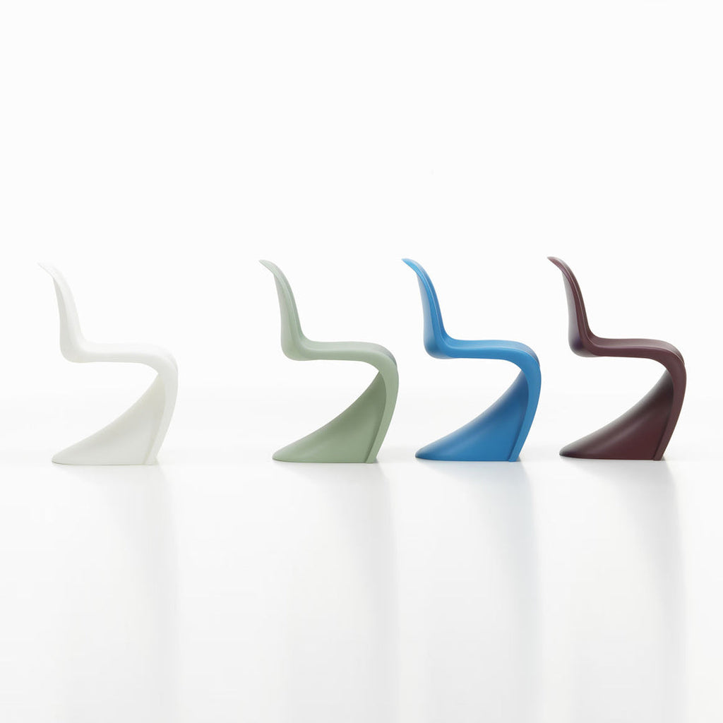 Chaise latérale en plastique emblématique avec design monobloc en porte-à-faux pour salle à manger ou extérieur