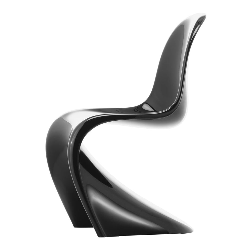 Chaise d'appoint emblématique en plastique laqué brillant avec forme en porte-à-faux monobloc pour salle à manger