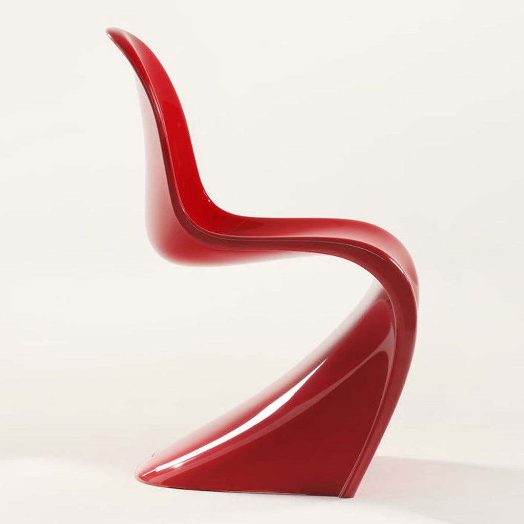 Chaise d'appoint emblématique en plastique laqué brillant avec forme en porte-à-faux monobloc pour salle à manger