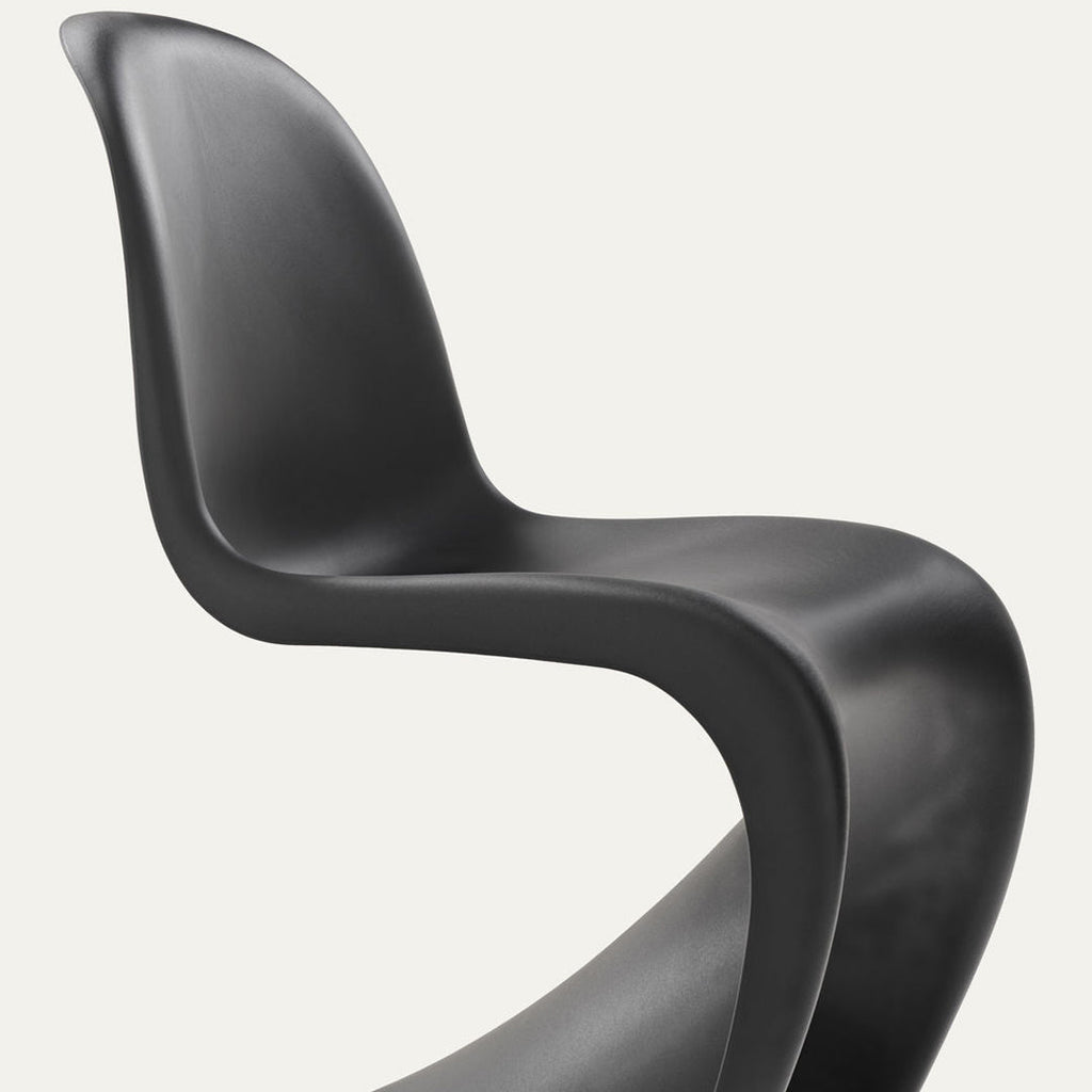 Chaise latérale en plastique emblématique avec design monobloc en porte-à-faux pour salle à manger ou extérieur