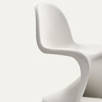 Chaise latérale en plastique emblématique avec design monobloc en porte-à-faux pour salle à manger ou extérieur