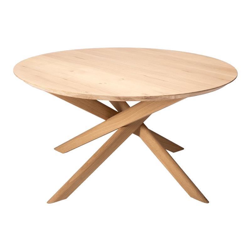 Table basse ronde contemporaine en chêne massif avec design symétrique équilibré pour salon