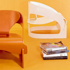Fauteuil de salon rétro en bois des années 60 avec des lignes courbes sinueuses pour le salon