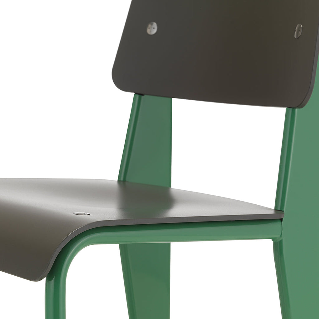 Chaise d'appoint contemporaine en plastique recyclé avec piètement thermolaqué pour salle à manger
