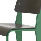 Chaise d'appoint contemporaine en plastique recyclé avec piètement thermolaqué pour salle à manger
