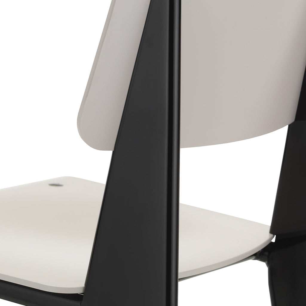 Chaise d'appoint contemporaine en plastique recyclé avec piètement thermolaqué pour salle à manger