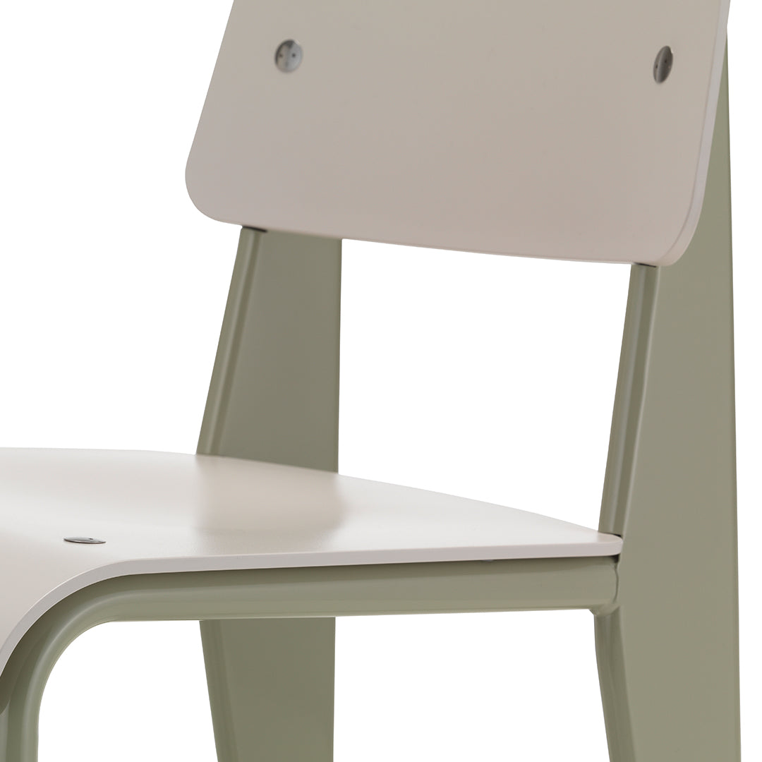 Chaise d'appoint contemporaine en plastique recyclé avec piètement thermolaqué pour salle à manger