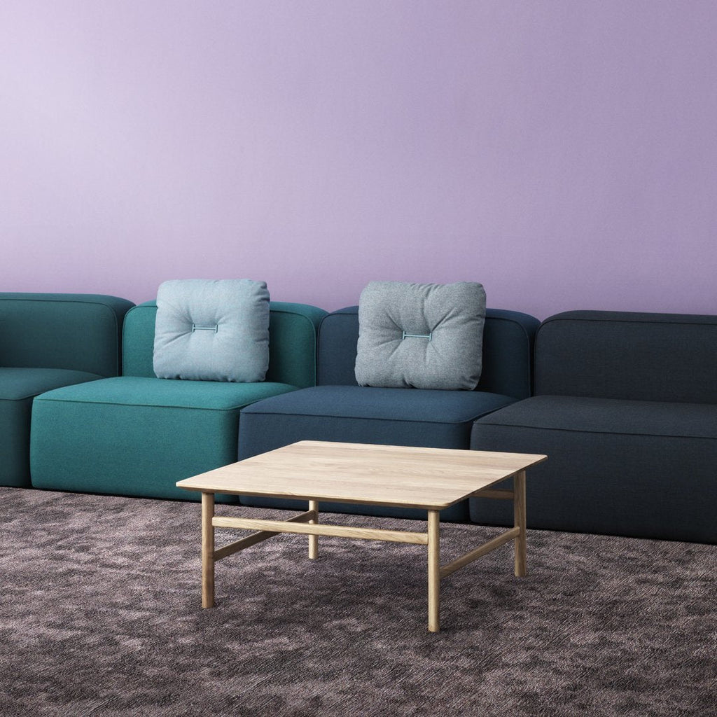 Table Basse Danoise Shaker en Chêne Massif avec Bords Biseautés et Pieds Ovales pour Salon