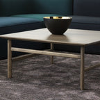 Table Basse Danoise Shaker en Chêne Massif avec Bords Biseautés et Pieds Ovales pour Salon