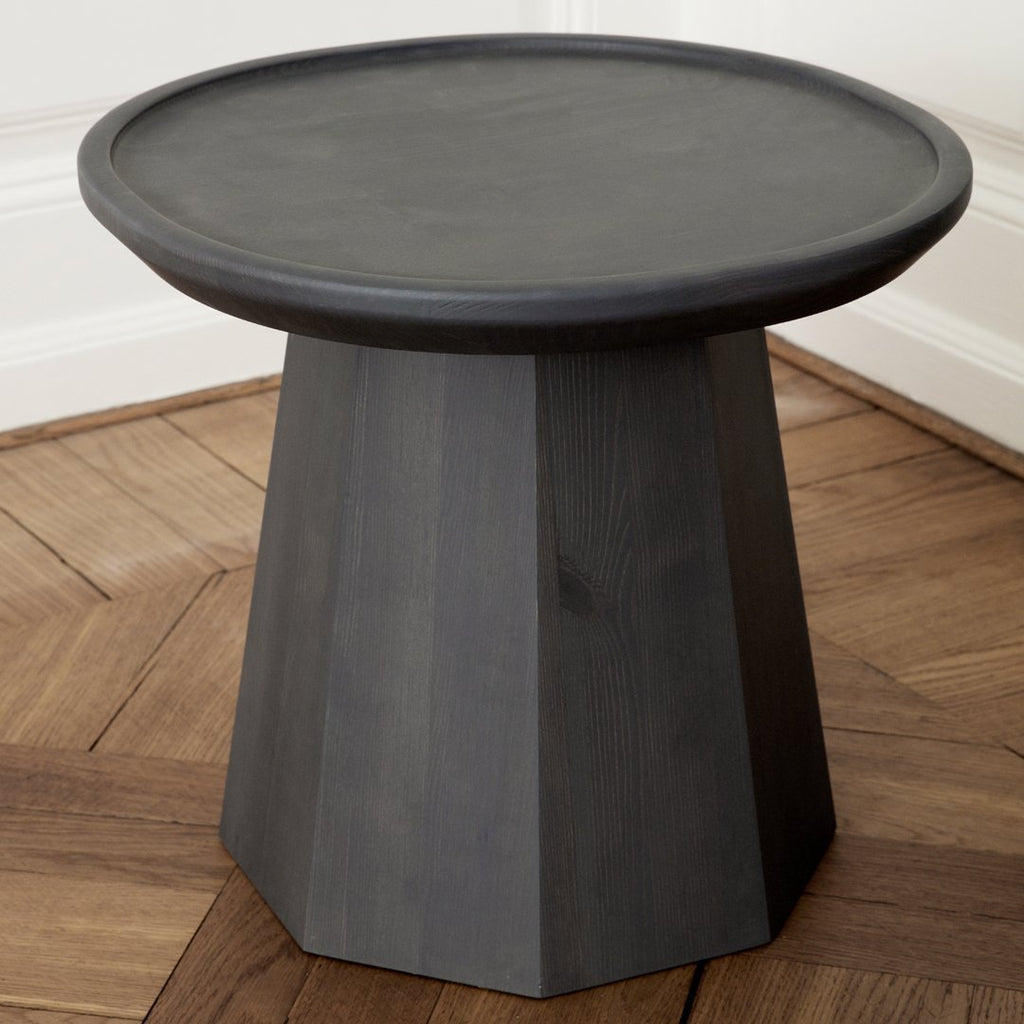 Table basse scandinave en pin avec piètement sculptural octogonal pour salon