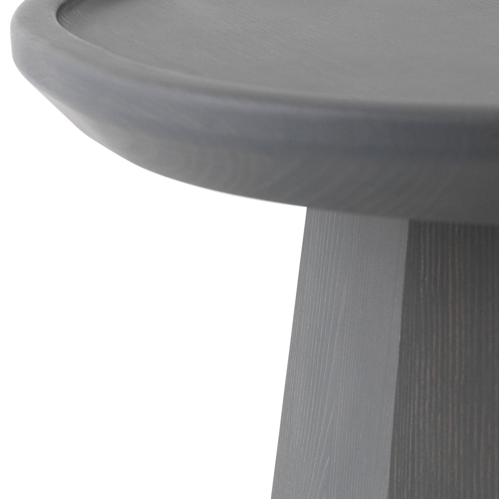 Table basse scandinave en pin avec piètement sculptural octogonal pour salon