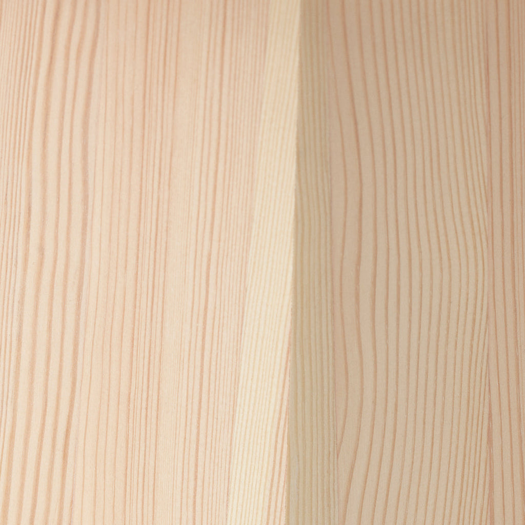 Table basse scandinave en pin avec piètement sculptural octogonal pour salon