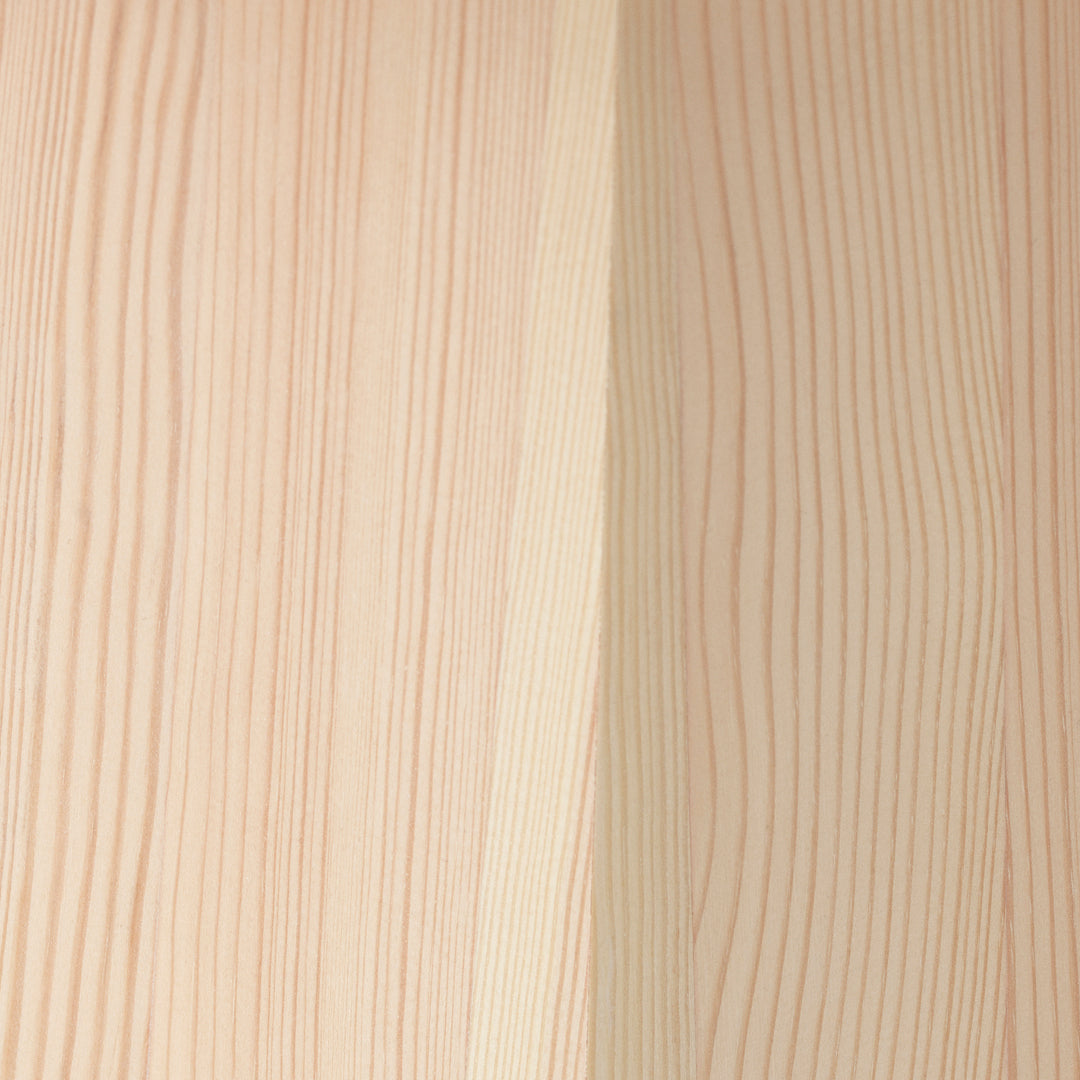 Table basse scandinave en pin avec piètement sculptural octogonal pour salon