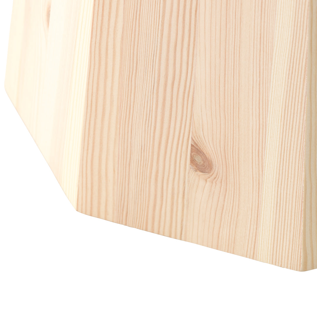 Table basse scandinave en pin avec piètement sculptural octogonal pour salon