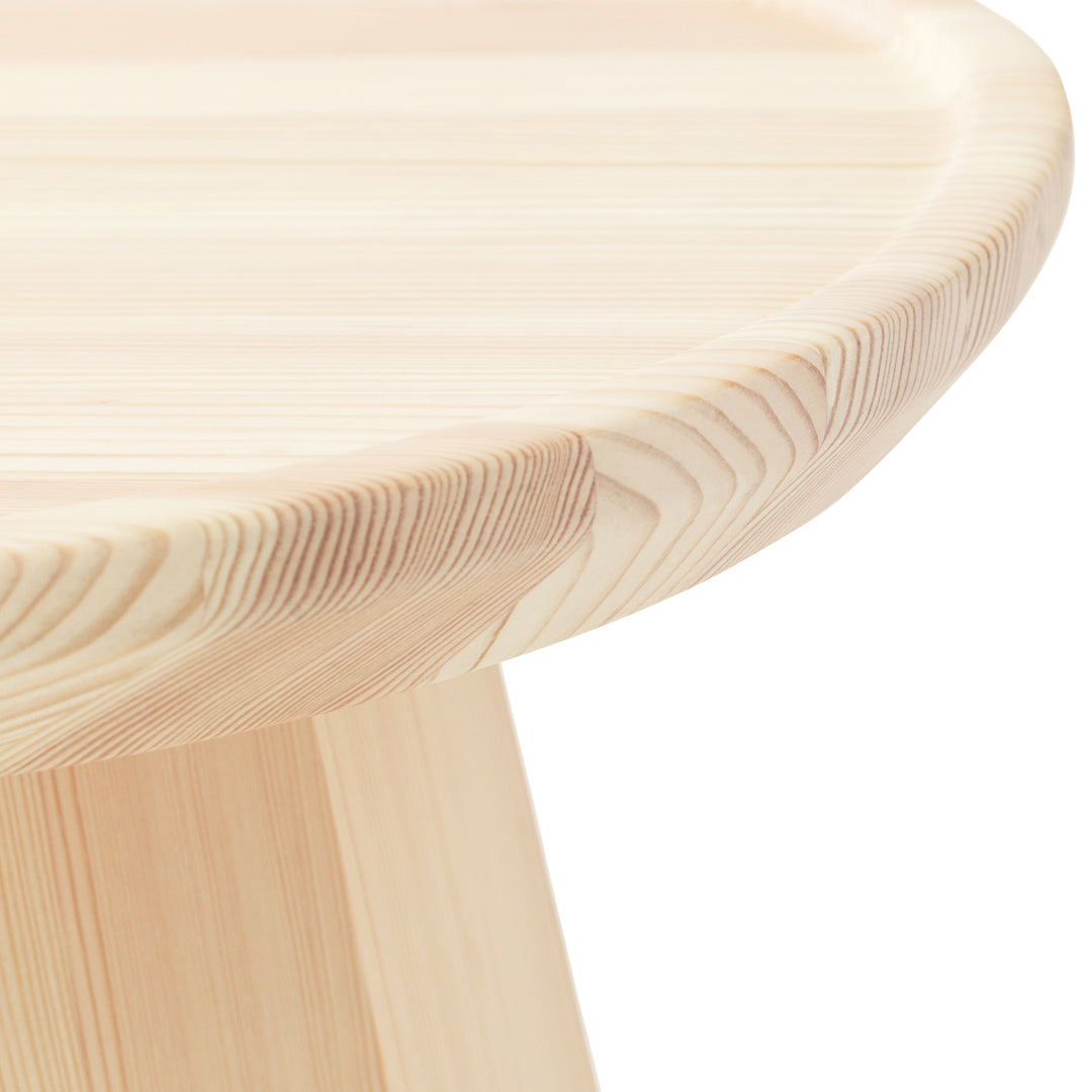 Table basse scandinave en pin avec piètement sculptural octogonal pour salon